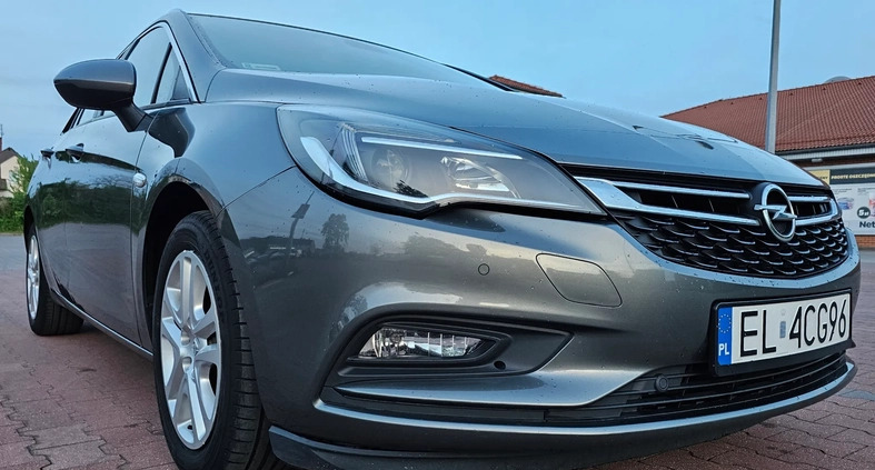 Opel Astra cena 40300 przebieg: 127089, rok produkcji 2018 z Łask małe 529